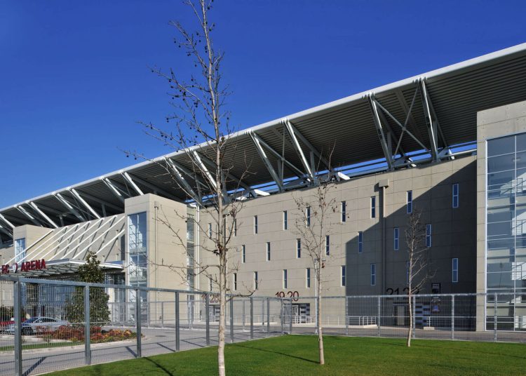 10€ στην Ανατολική με σύνθημα νίκης από την ΠΑΕ ΑΕΛ!