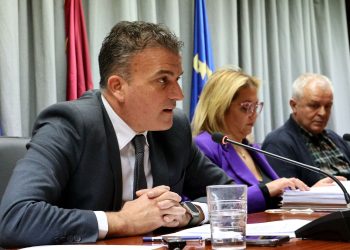 Μνημείο για τα θύματα Τεμπών από τον Δήμο Λαρισαίων