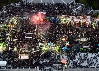 Τα τρακτέρ κατέκλυσαν το κέντρο της Αθήνας στο μεγάλο συλλαλητήριο των αγροτών στο Σύνταγμα