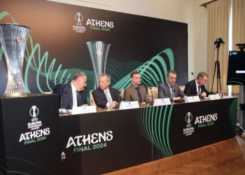 Βρούτσης για τον τελικό του Conference League στην Αθήνα: «Μακάρι να δούμε Ολυμπιακό και ΠΑΟΚ»