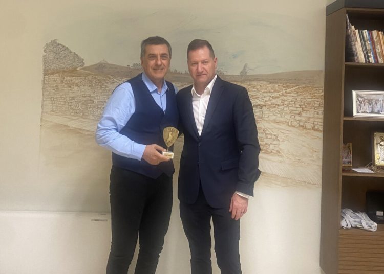 Στον Περιφερειάρχη Θεσσαλίας ο πρόεδρος της ΠΑΕ ΑΕΛ