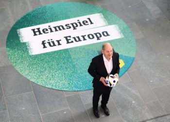 Σέντρα σε 100 ημέρες: Ο Γερμανός Καγκελάριος άρχισε την αντίστροφη μέτρηση για το EURO