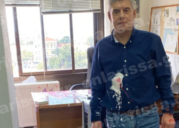 Επιτέθηκαν στον Αγοραστό με μπογιές – «Τι έχεις να πεις τώρα για τα Τέμπη»