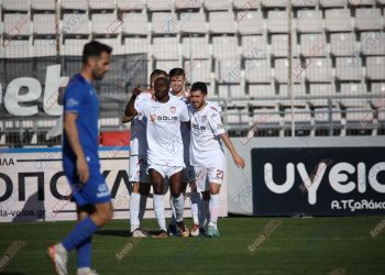 Αποθεωτική υποδοχή στην αποστολή της ΑΕΛ(vid)