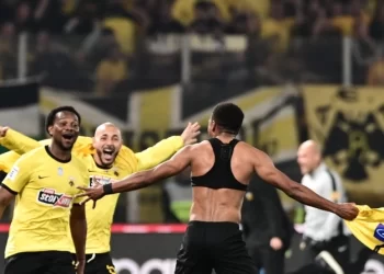 Πρώτη και καλύτερη η ΑΕΚ με buzzer-beater του Ελίασον