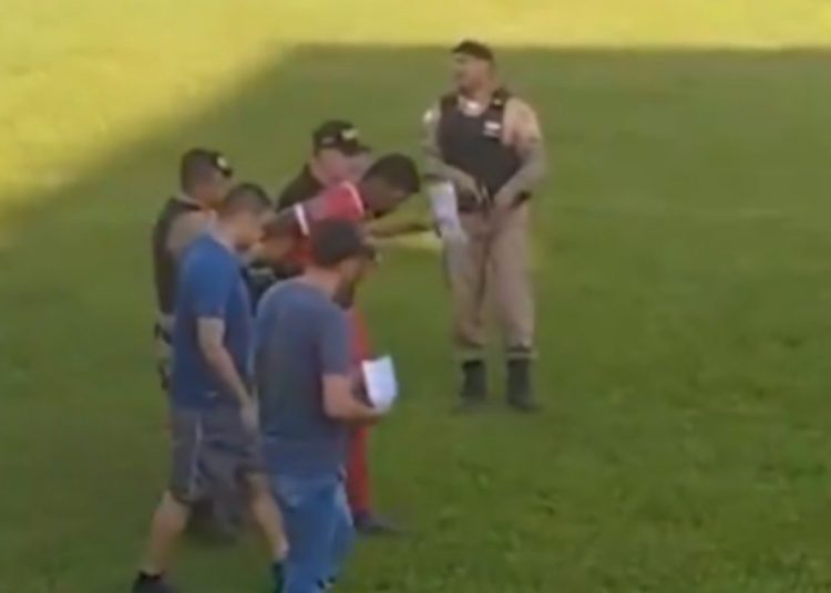 Ποδοσφαιριστής στη Βραζιλία συνελήφθη εν ώρα αγώνα, κατηγορείται για διακίνηση και εμπορία ναρκωτικών