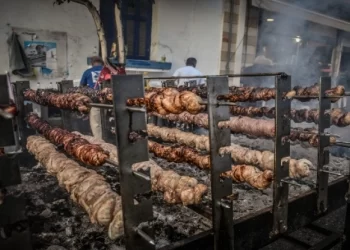 Πότε πέφτει η Τσικνοπέμπτη: Όλες οι αργίες και τα τριήμερα για το 2024