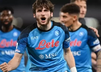 Ο πατέρας του Κβαρατσχέλια «παγώνει» την Μπαρτσελόνα, «θα αποφασίσει να μείνει στη Νάπολι»