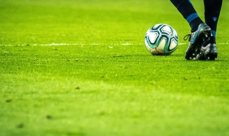 Σοβαρά επεισόδια σε αγώνα στην Πάτρα: Βοηθός προπονητή έριξε γροθιά σε ποδοσφαιριστή