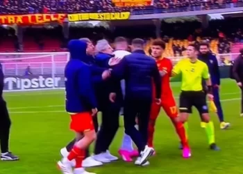 Απολύθηκε ο προπονητής της Λέτσε Ρομπέρτο Ντ’ Αβέρσα, μετά την κουτουλιά σε αντίπαλο παίκτη!