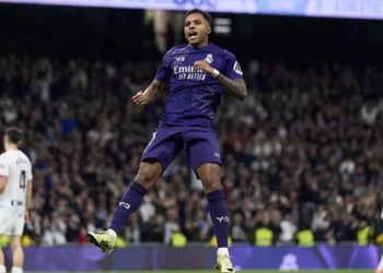 Δεν το χάνει με τίποτα η Ρεάλ, ξανά στο +8 από την Μπαρτσελόνα