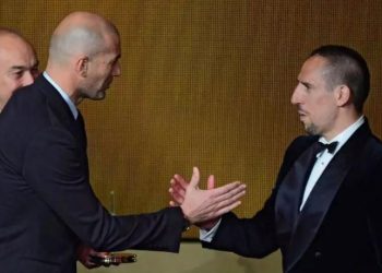 Bild: «Ζιντάν για τον πάγκο της Μπάγερν με βοηθό τον Ριμπερί»