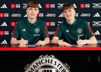 Υπέγραψαν επαγγελματικό συμβόλαιο με τη Γιουνάιτεντ οι δίδυμοι γιοι «θρύλου» της ομάδας!