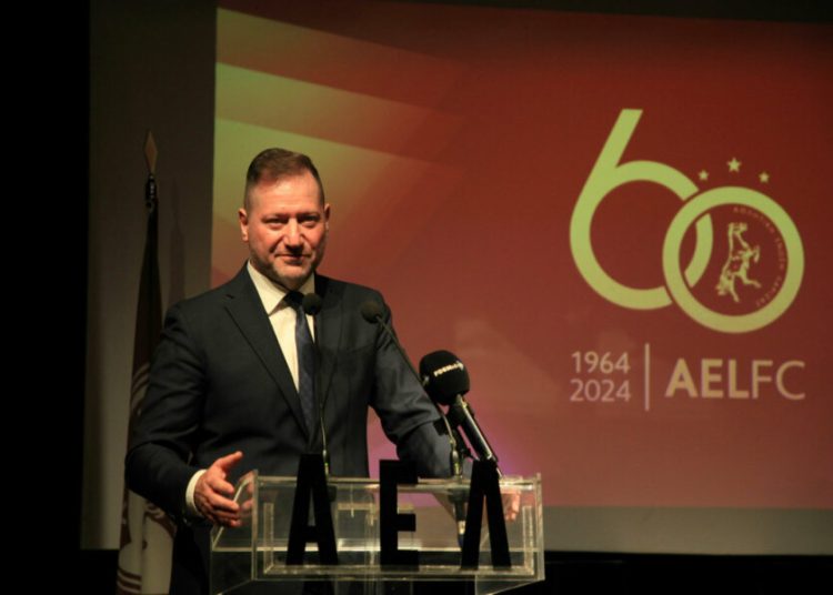 Νταβέλης: «Να βγει απόφαση πριν το ματς με τον Λεβαδειακό»