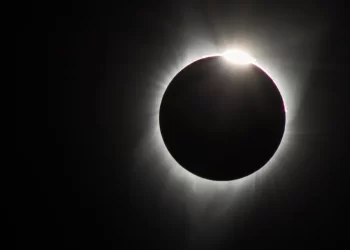 Έκλειψη ηλίου: 8 παράξενα φαινόμενα που μπορεί να συμβούν