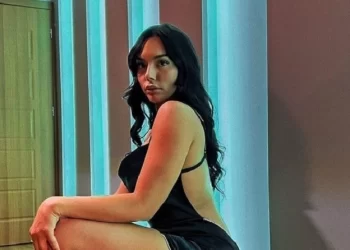 Μοντέλο από την Αλβανία ζητά από παίκτες να σταματήσουν να της στέλνουν μηνύματα και να επικεντρωθούν στο Euro