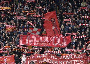 Χωρίς σημαίες οι οπαδοί της Λίβερπουλ κόντρα στην Αταλάντα, διαμαρτύρονται για τα ακριβά εισιτήρια