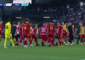 Τρόμος και διακοπή στο Ουντινέζε – Ρόμα: Κατέρρευσε στο χορτάρι ο Εντικά!