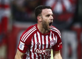 Το ντέρμπι βάφτηκε ερυθρόλευκο, ο Ολυμπιακός είναι ζωντανός στη μάχη του τίτλου