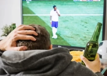 Μεγάλη επιχείρηση κατά της τηλεοπτικής πειρατείας: Σε πανικό οι χρήστες πετάνε τα παράνομα boxes για να αποφύγουν τις συλλήψεις