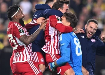 Εγραψε ιστορία ο Ολυμπιακός με «batman» τον Τζολάκη