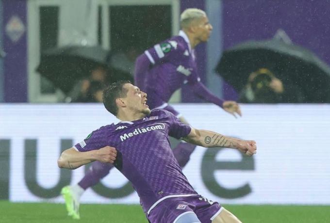 Ο Ενζολά λύτρωσε την Φιορεντίνα στο 91′ και της έδωσε προβάδισμα για τον τελικό