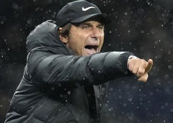 Ο Κόντε απομακρύνεται από την Νάπολι και πλησιάζει την Τσέλσι