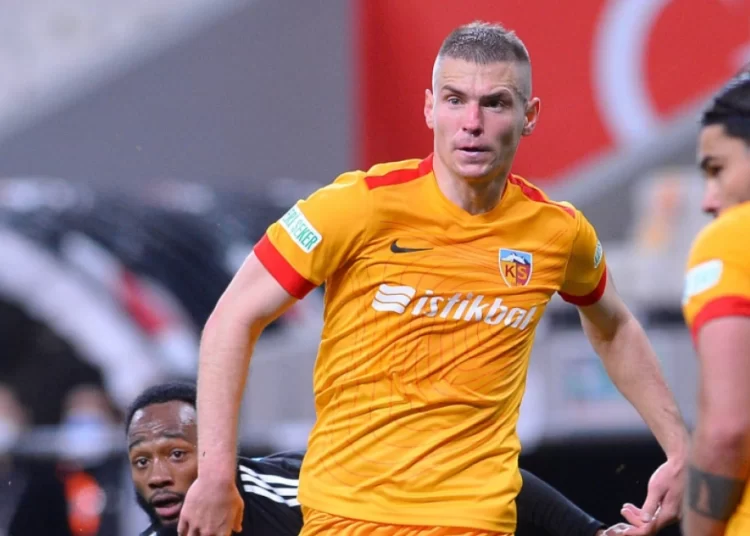 Χτυπήθηκε από κεραυνούς το αεροπλάνο που μετέφερε την ομάδα του Κολοβέτσιου