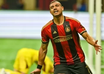 «Πρόταση 10 εκατομμυρίων δολαρίων της Κρουζ Αζούλ για τον Γιακουμάκη, ο παίκτης θέλει να πάει»