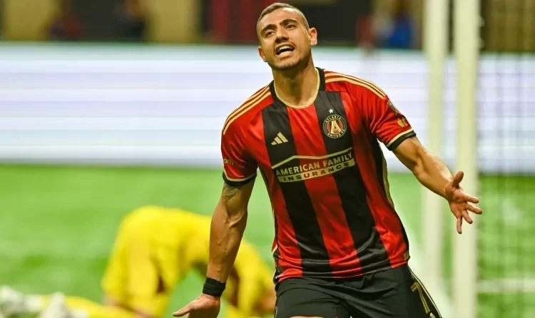 «Πρόταση 10 εκατομμυρίων δολαρίων της Κρουζ Αζούλ για τον Γιακουμάκη, ο παίκτης θέλει να πάει»