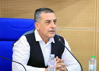 Σε αργία 6 υπάλληλοι από τον Περιφερειάρχη Δ. Κουρέτα για χρηματισμό