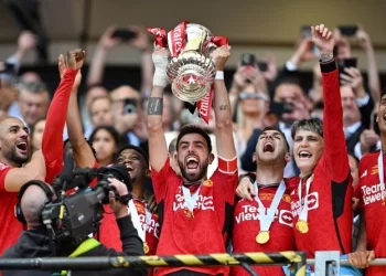 Κόκκινη η κούπα, λυτρώθηκε η Γιουνάιτεντ!