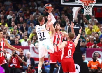 Ο Ολυμπιακός πλήρωσε το εφιαλτικό πρώτο ημίχρονο και ηττήθηκε με 87-76 από τη Ρεάλ