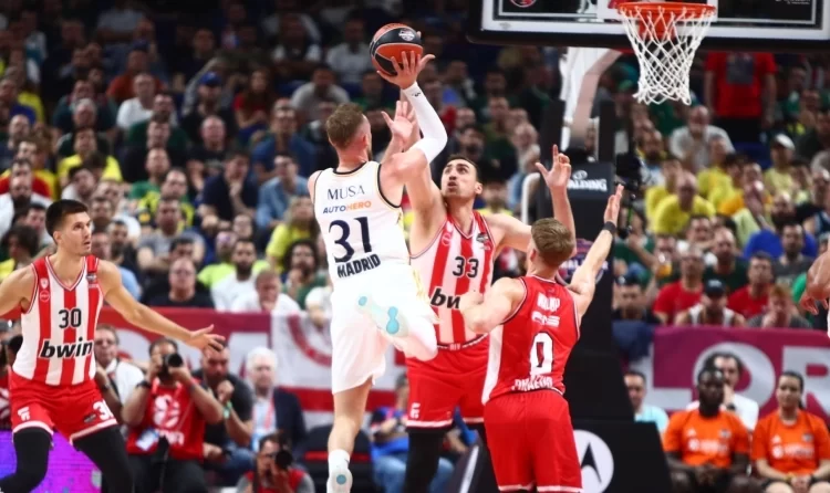 Ο Ολυμπιακός πλήρωσε το εφιαλτικό πρώτο ημίχρονο και ηττήθηκε με 87-76 από τη Ρεάλ