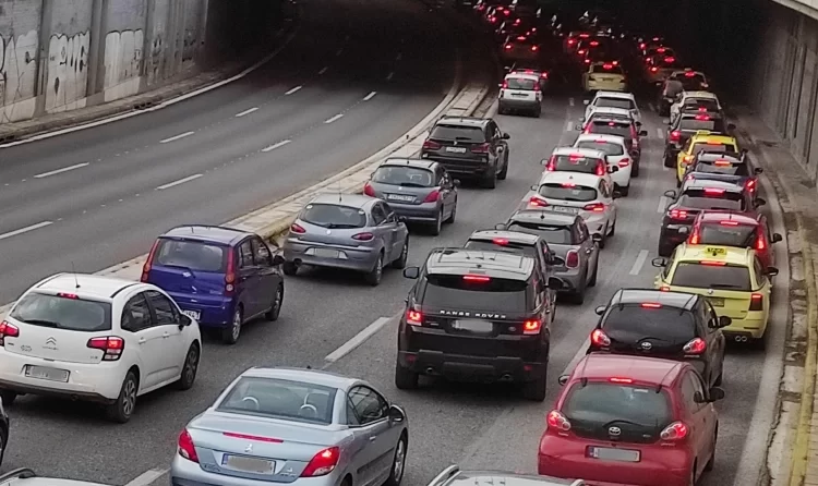 Τέλη κυκλοφορίας: Αυτά είναι τα κλιμακωτά πρόστιμα από το 2025 για εκπρόθεσμη καταβολή