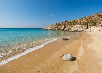 Η παραλία, η συνέντευξη και οι “τσάμπα μάγκες”