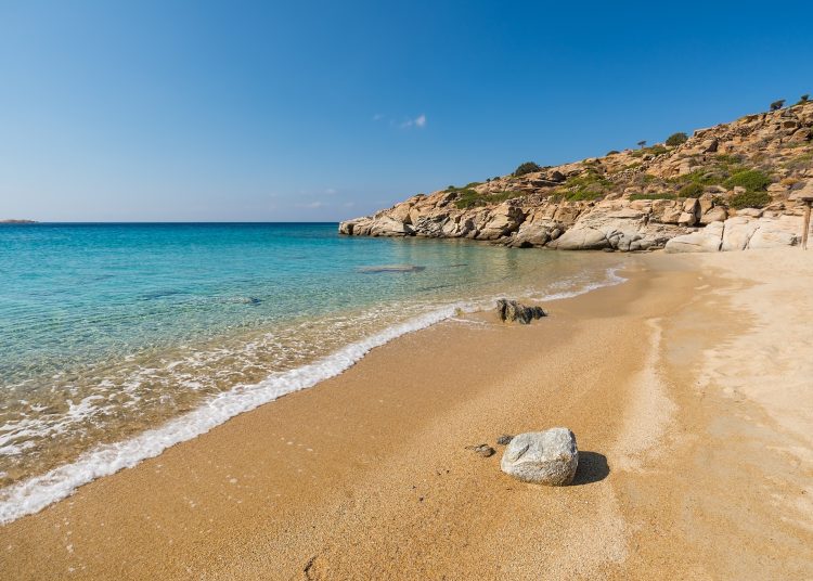 Η παραλία, η συνέντευξη και οι “τσάμπα μάγκες”