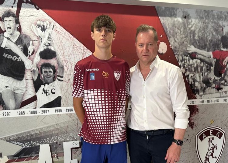 Επαγγελματίας παίκτης της ΑΕΛ και ο ταλαντούχος Νίκος Αβραμούλης