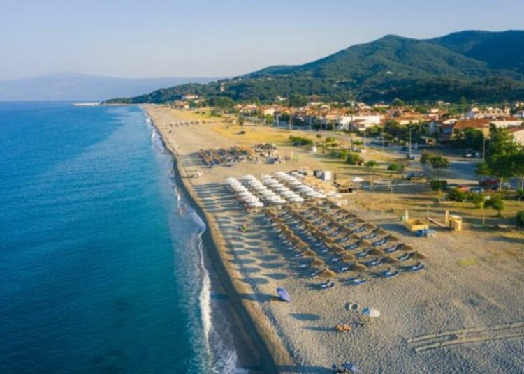 Τέλος οι τζάμπα ξαπλώστρες στα παράλια της Λάρισας 