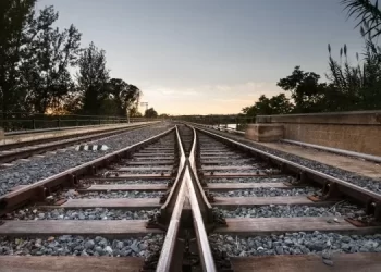 Δημοπρατείται νέο έργο συντήρησης σιδηροδρομικών γραμμών από Λάρισα έως Ημαθία