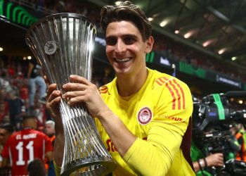 Μένει στο Λιμάνι ο Τζολάκης, ανανέωσε το συμβόλαιό του με τους ερυθρόλευκους