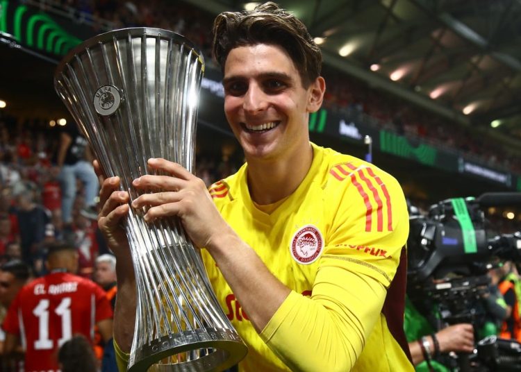 Μένει στο Λιμάνι ο Τζολάκης, ανανέωσε το συμβόλαιό του με τους ερυθρόλευκους