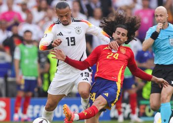 Κράτησε την υπόσχεση του ο Κουκουρέγια, έβαψε τα μαλλιά του κόκκινα