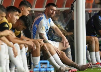 Ο Μέσι απέφυγε το χειρουργείο, εκτός για 1,5 μήνα με βαρύ διάστρεμμα