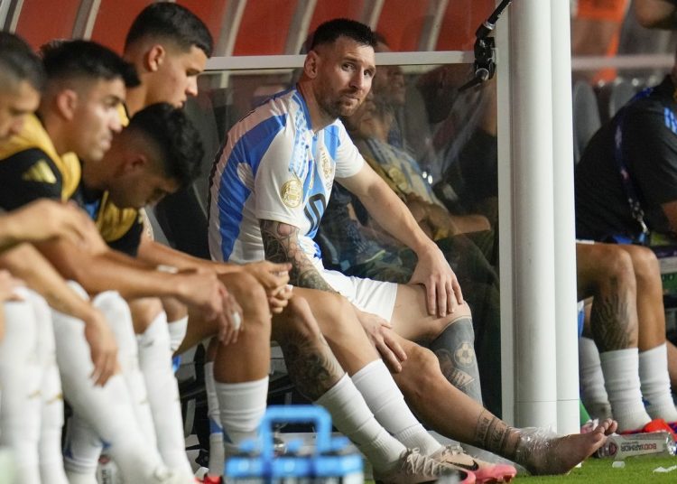 Ο Μέσι απέφυγε το χειρουργείο, εκτός για 1,5 μήνα με βαρύ διάστρεμμα