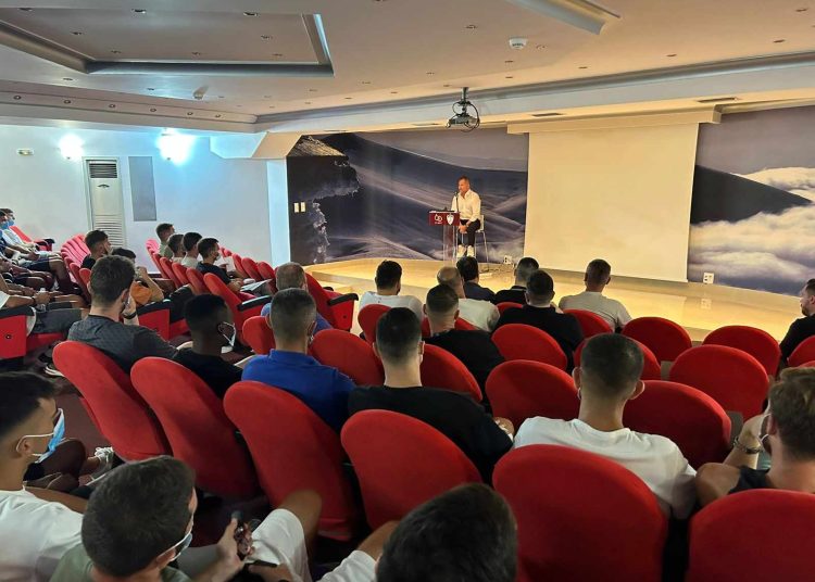 Συζήτηση διοίκησης και ποδοσφαιρικού τμήματος της ΑΕΛ για τη νέα χρονιά