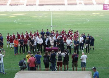 Παροξυσμός για την ΑΕΛ από 4 χιλιάδες φιλάθλους στην πρώτη