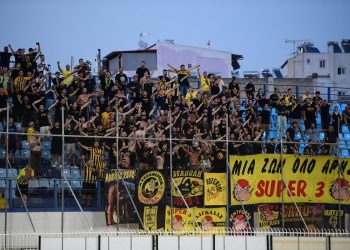 Ποινή μιας αγωνιστικής κεκλεισμένων στον Άρη επειδή οπαδός του πέταξε κάθισμα στον αγωνιστικό χώρο
