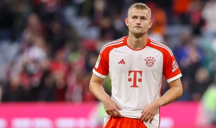 Η Μπάγερν Μονάχου «πούλησε τον Ντε Λιχτ στη Γιουνάιτεντ παραβλέποντας την επιθυμία του Κομπανί»