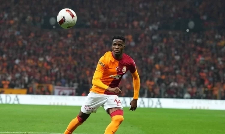 Περνάει από ιατρικά και υπογράφει στη Λυών ο Ζαχά